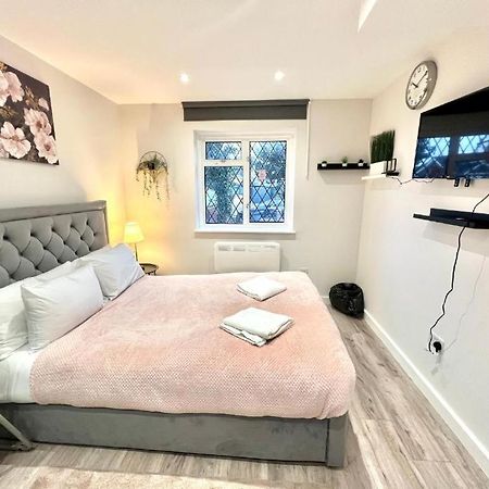 Heathrow Guest House - Oakway Feltham ภายนอก รูปภาพ