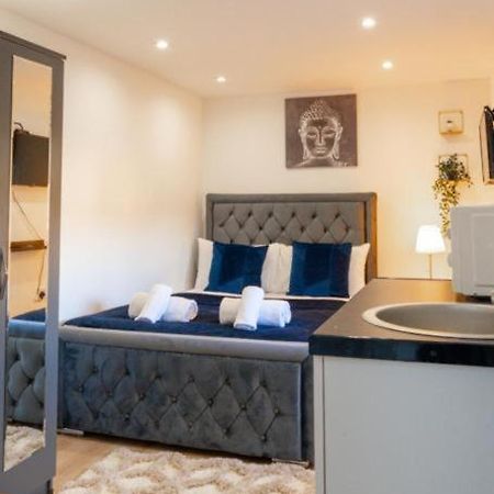 Heathrow Guest House - Oakway Feltham ภายนอก รูปภาพ