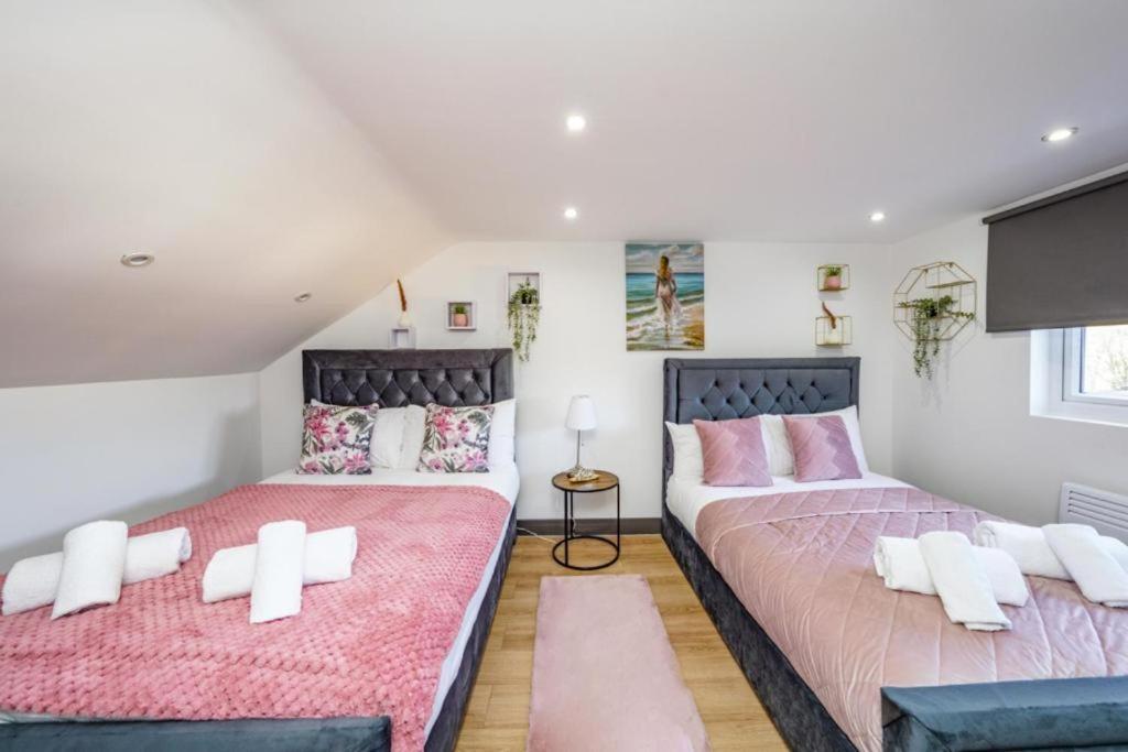 Heathrow Guest House - Oakway Feltham ภายนอก รูปภาพ