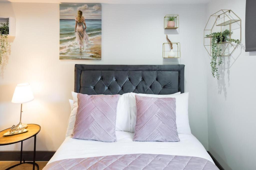 Heathrow Guest House - Oakway Feltham ภายนอก รูปภาพ