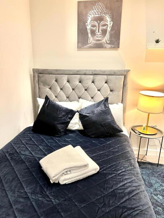 Heathrow Guest House - Oakway Feltham ภายนอก รูปภาพ