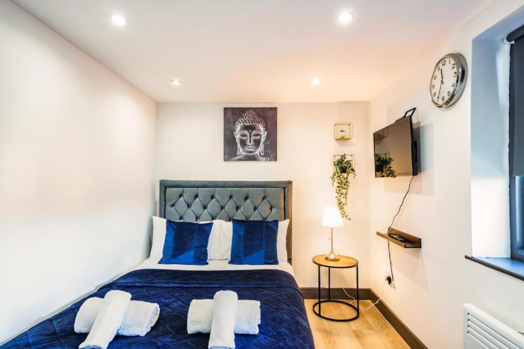 Heathrow Guest House - Oakway Feltham ภายนอก รูปภาพ