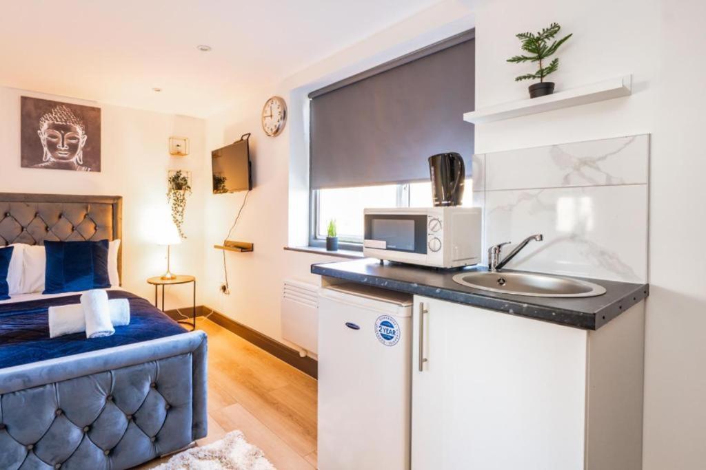Heathrow Guest House - Oakway Feltham ภายนอก รูปภาพ