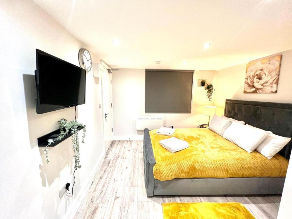 Heathrow Guest House - Oakway Feltham ภายนอก รูปภาพ