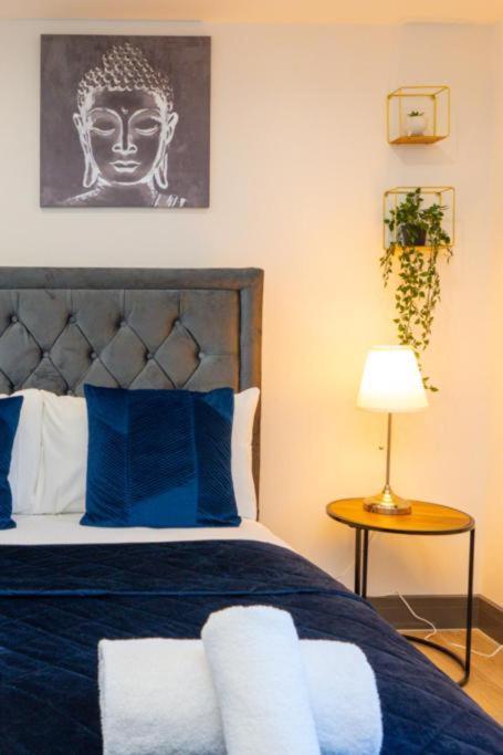 Heathrow Guest House - Oakway Feltham ภายนอก รูปภาพ