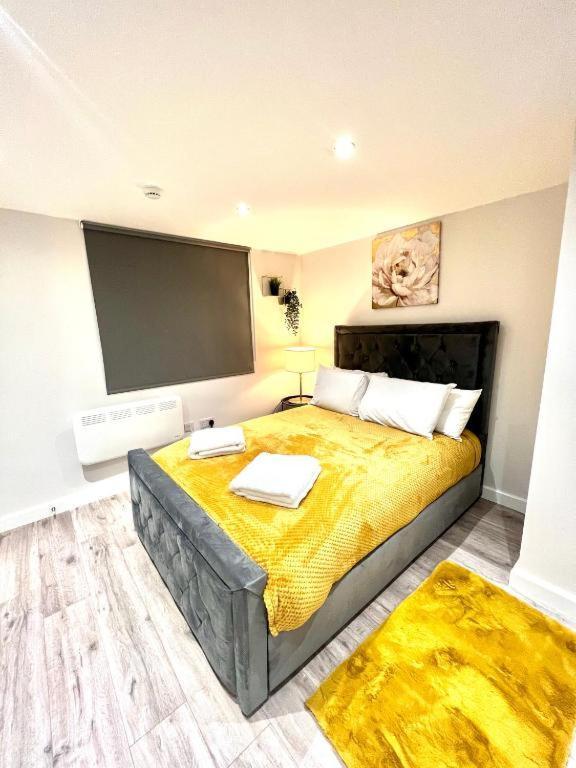 Heathrow Guest House - Oakway Feltham ภายนอก รูปภาพ